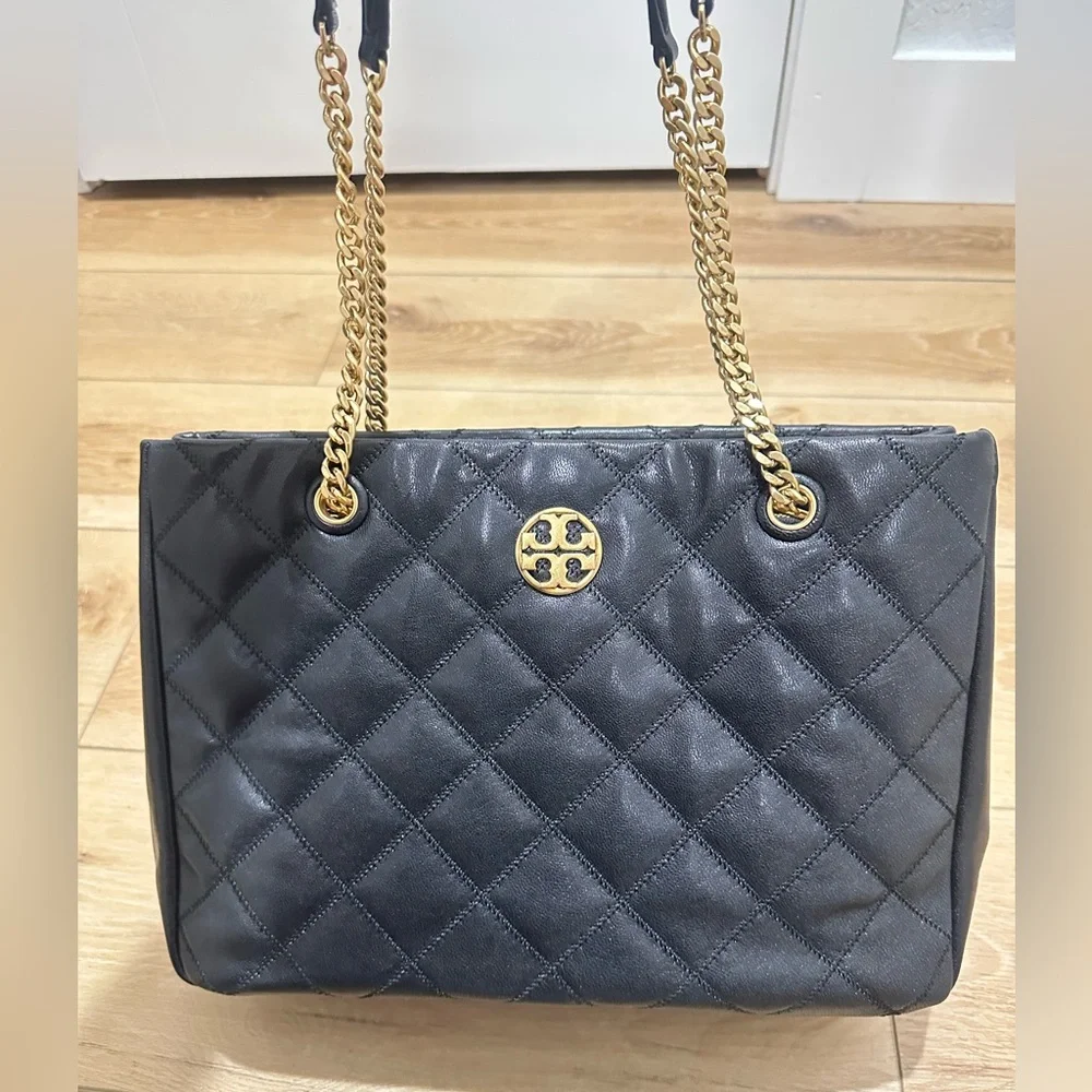 LIKE NEW- Tory Burch shoulder purse - Picture 2 of 6